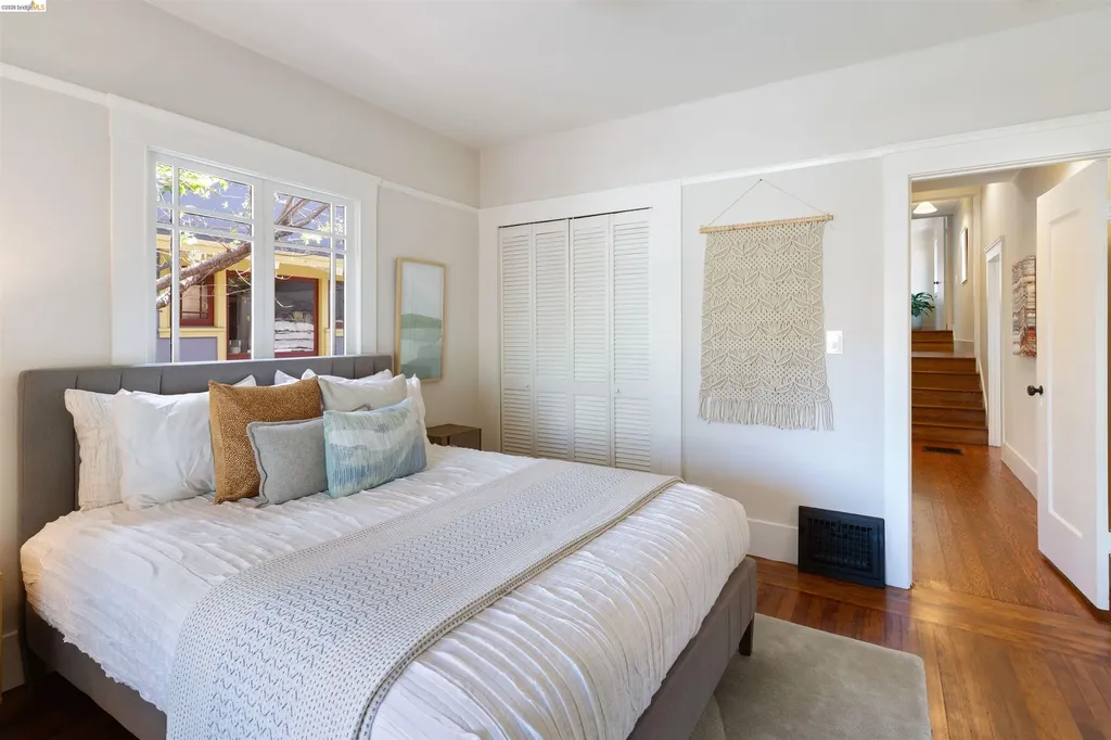 33 Ramona Avenue Oakland CA 94611