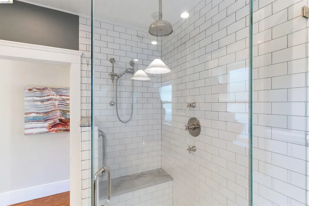 33 Ramona Avenue Oakland CA 94611