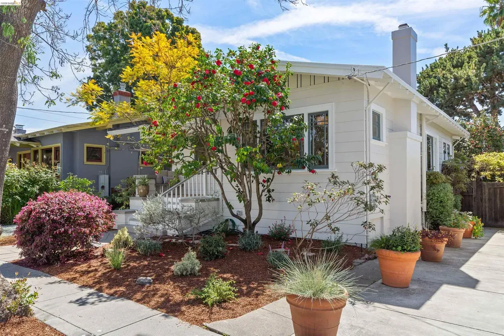 33 Ramona Avenue Oakland CA 94611