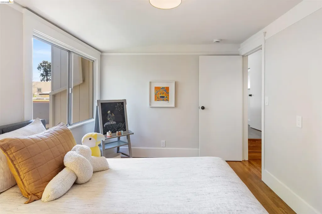 33 Ramona Avenue Oakland CA 94611