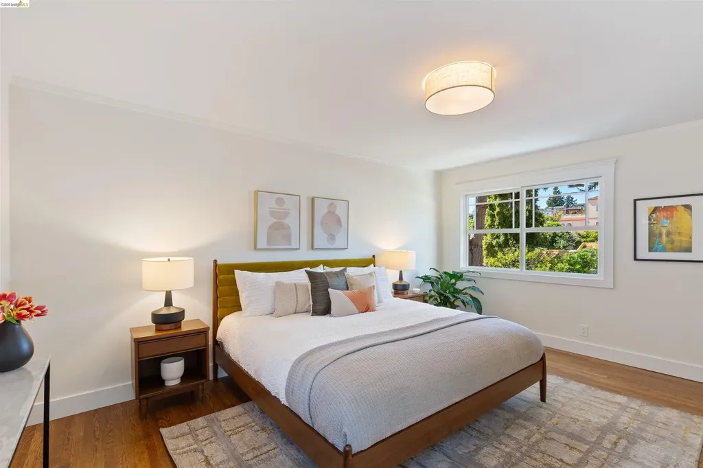 33 Ramona Avenue Oakland CA 94611