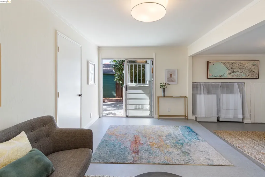 33 Ramona Avenue Oakland CA 94611