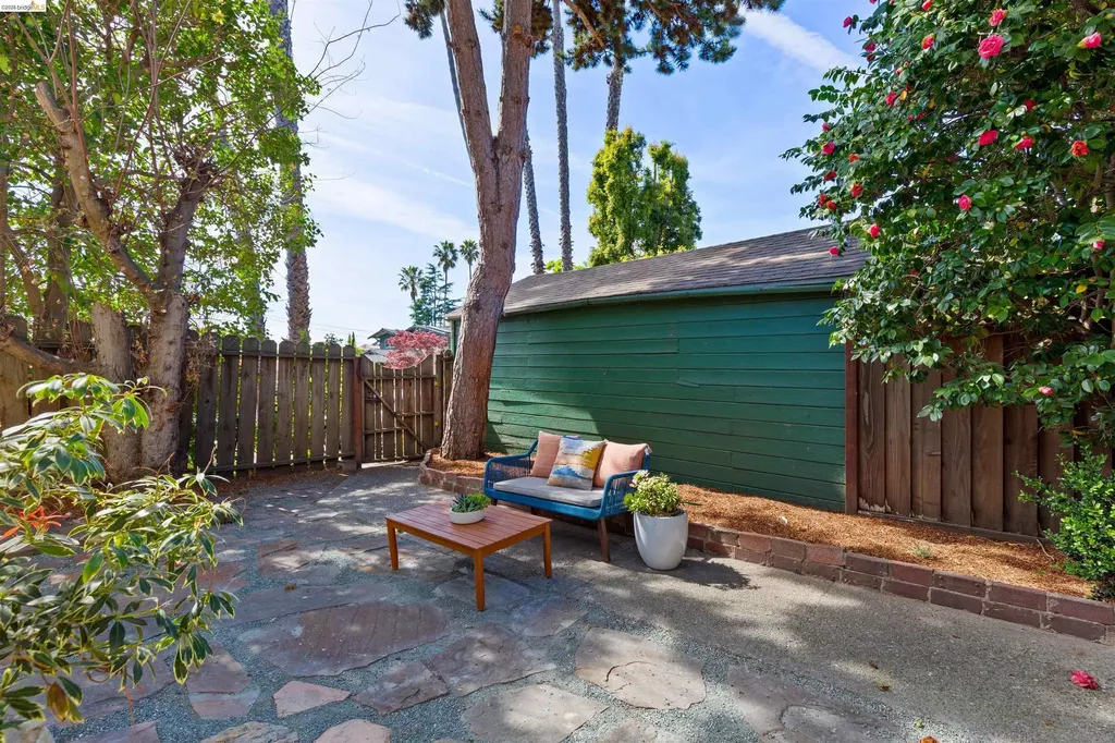 33 Ramona Avenue Oakland CA 94611