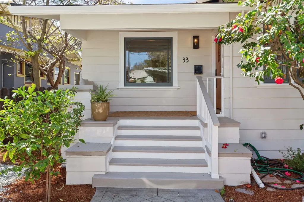 33 Ramona Avenue Oakland CA 94611
