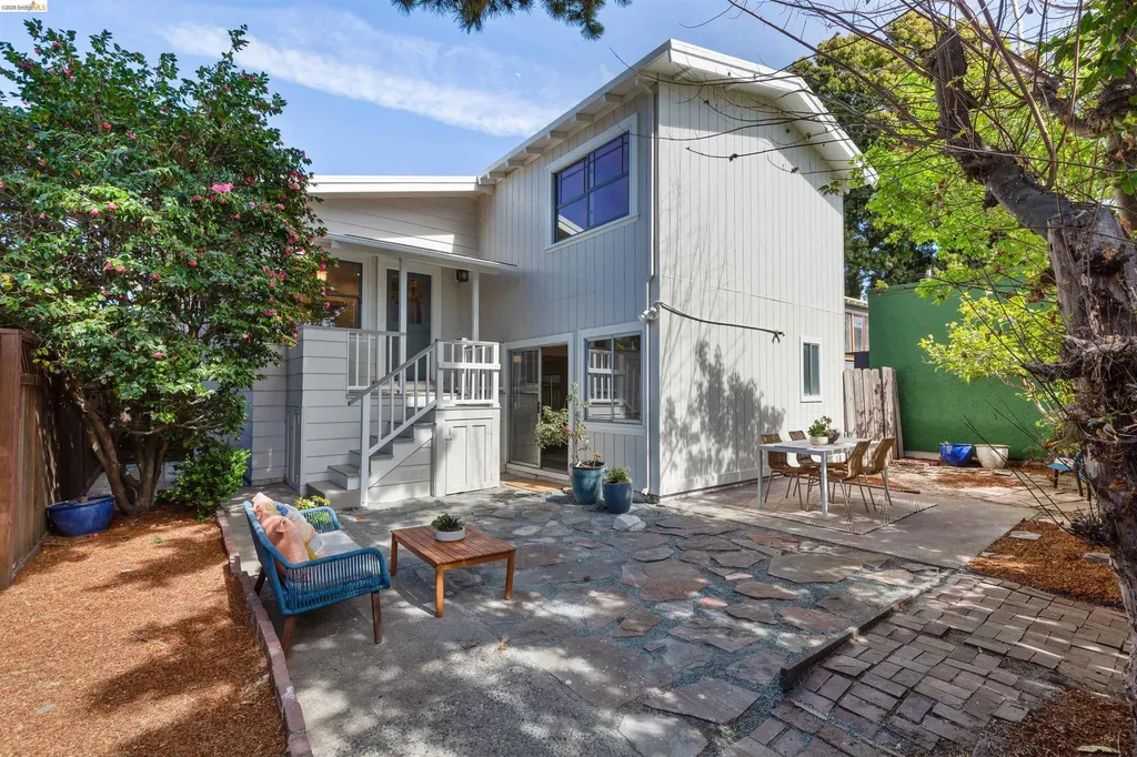 33 Ramona Avenue Oakland CA 94611