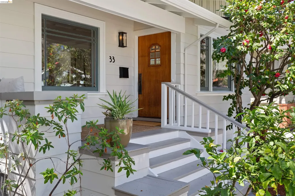 33 Ramona Avenue Oakland CA 94611