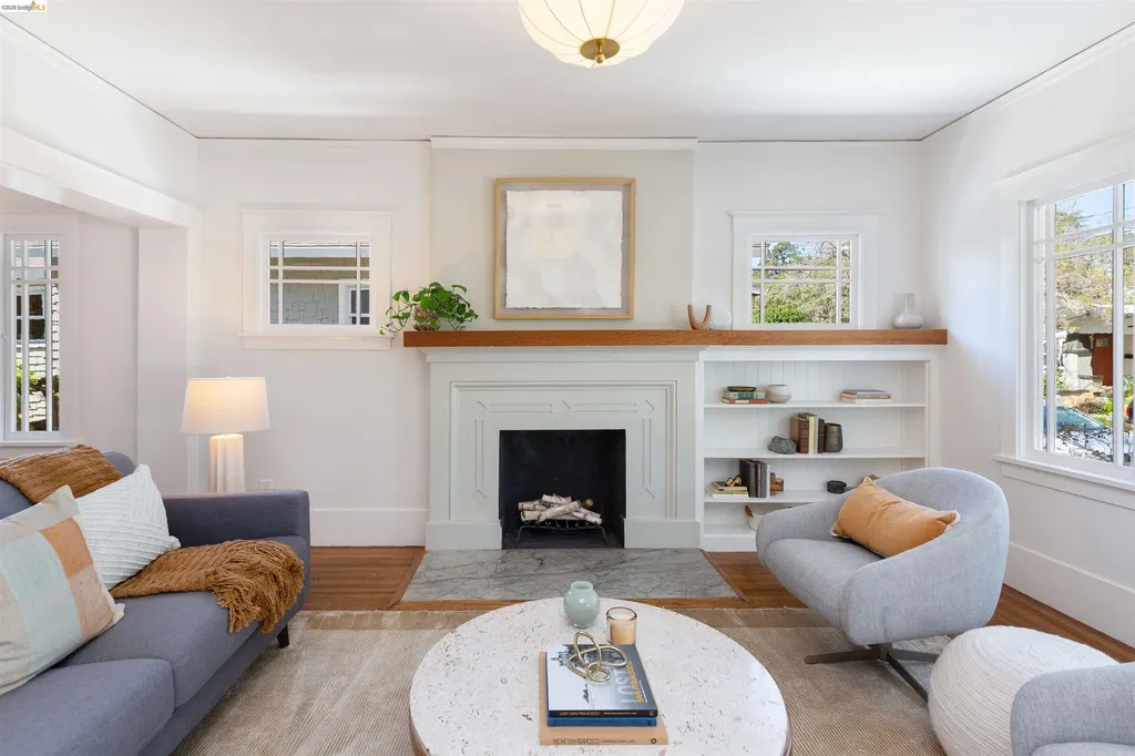 33 Ramona Avenue Oakland CA 94611
