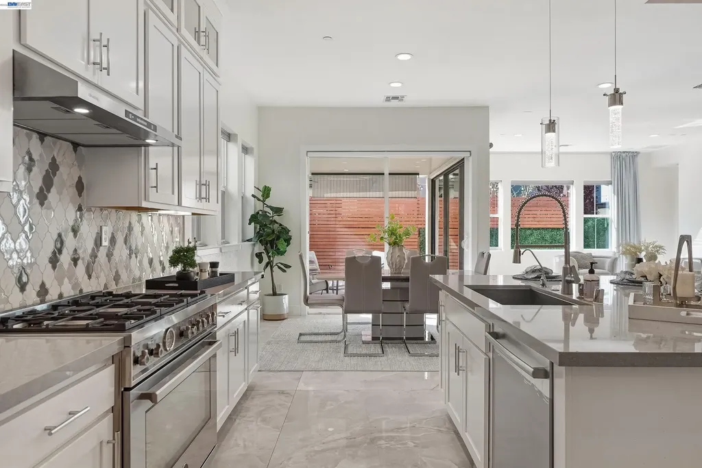39418 Darner Newark CA 94560