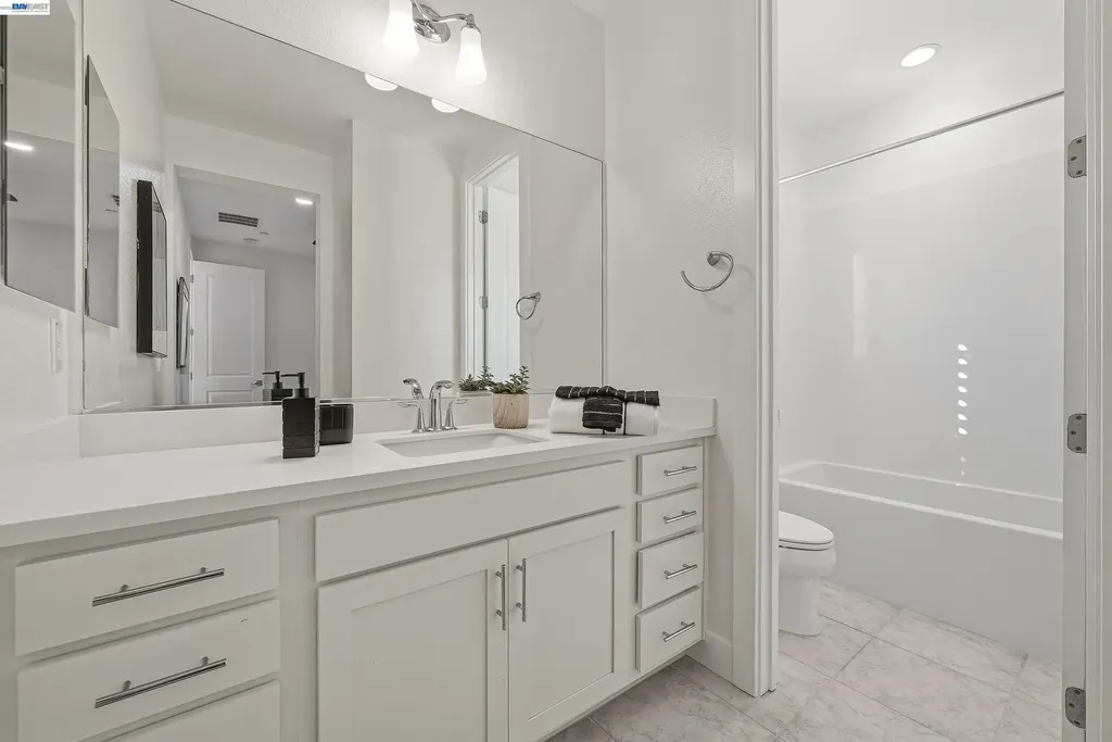 39418 Darner Newark CA 94560