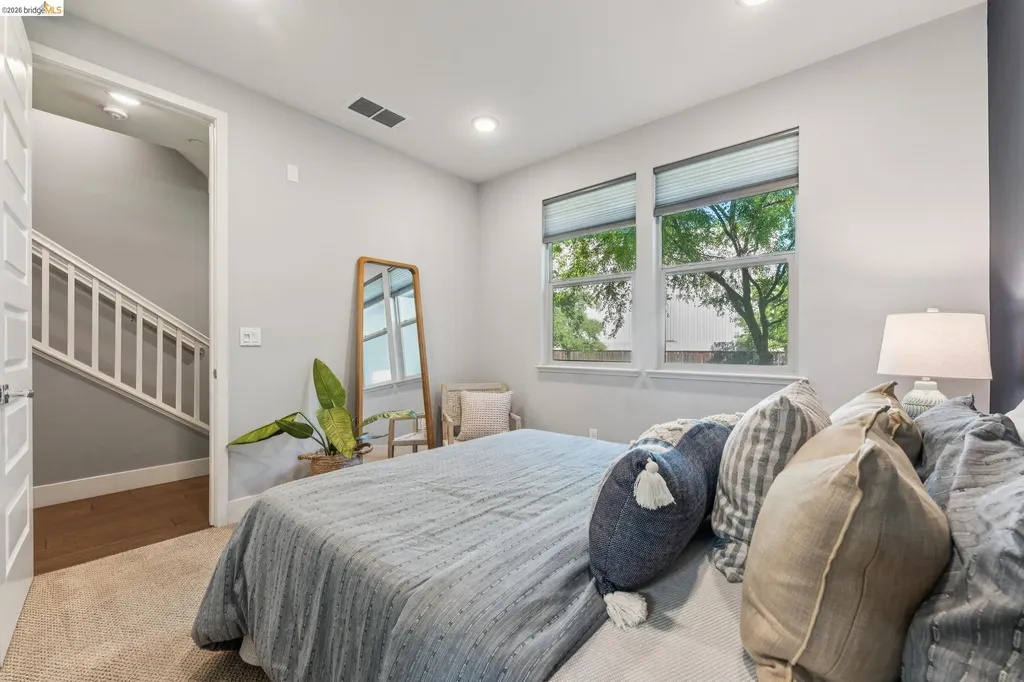 489 Diller Street Alameda CA 94501