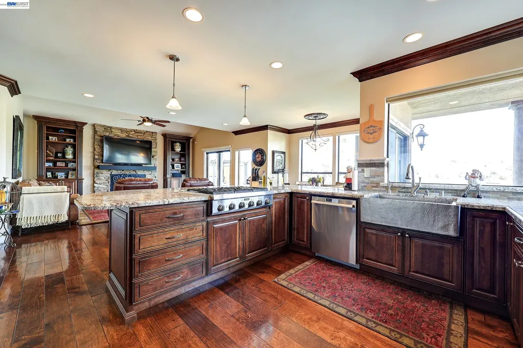 1310 Hampton Court Discovery Bay CA 94505