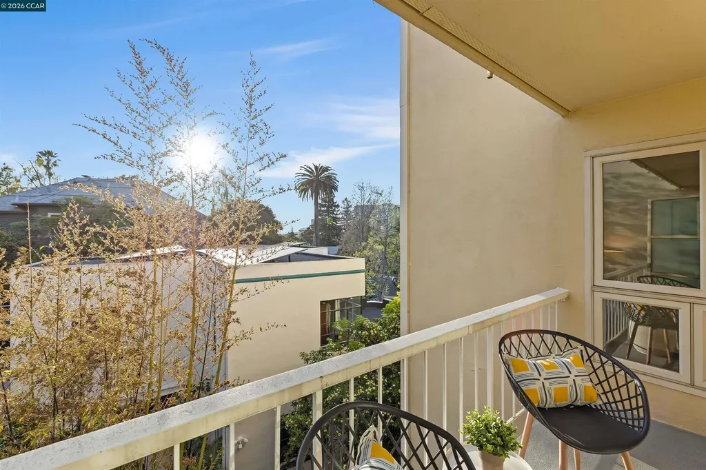 590 El Dorado Avenue Oakland CA 94611