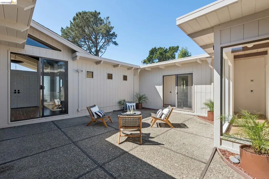 14300 Skyline Boulevard Oakland CA 94619