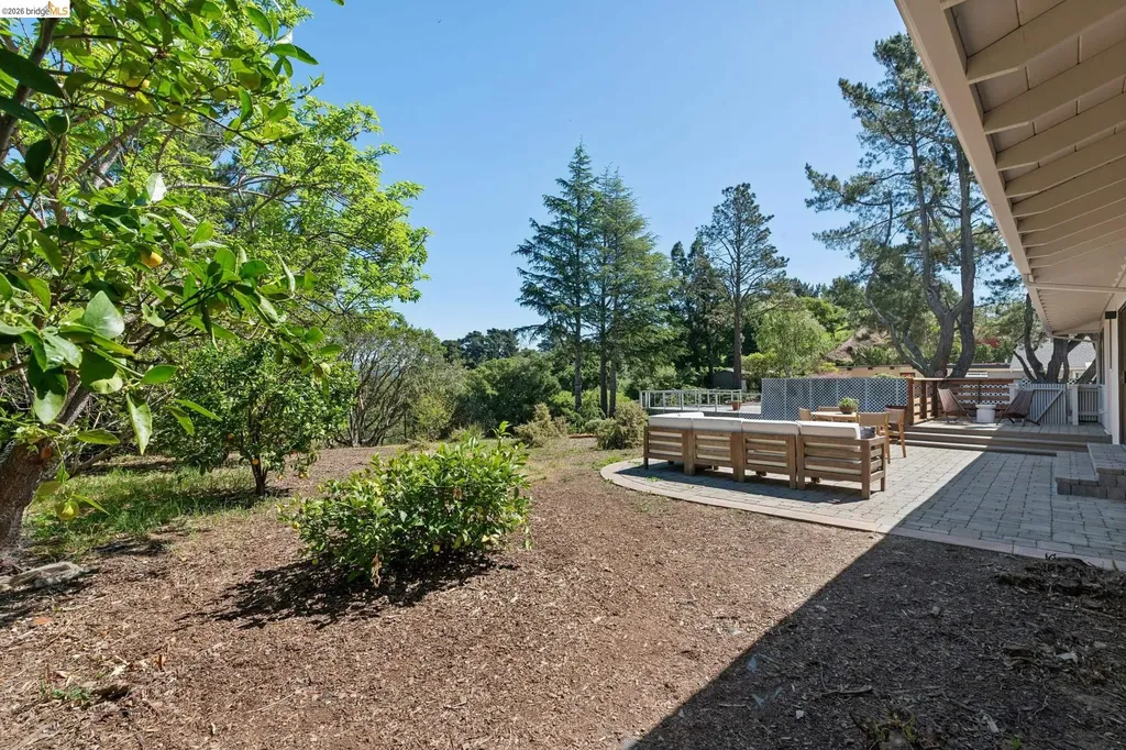 14300 Skyline Boulevard Oakland CA 94619