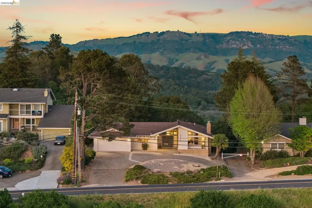 14300 Skyline Boulevard Oakland CA 94619