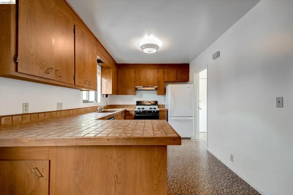5570 Taft Avenue Oakland CA 94618