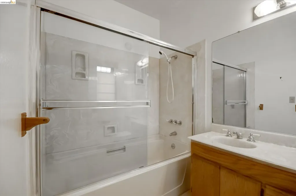 5570 Taft Avenue Oakland CA 94618
