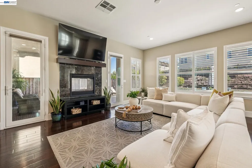 66 Adair Way Hayward CA 94542