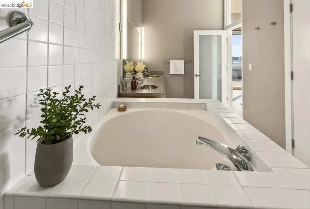 201 4th Street Oakland CA 94607