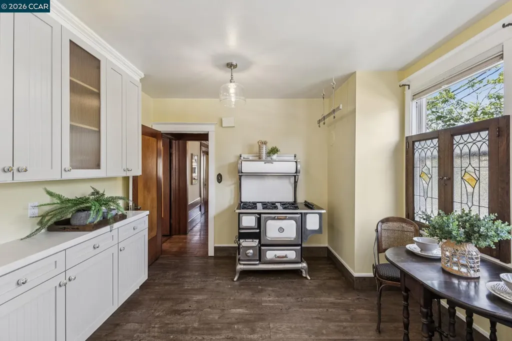 1324 Grove Street Alameda CA 94501