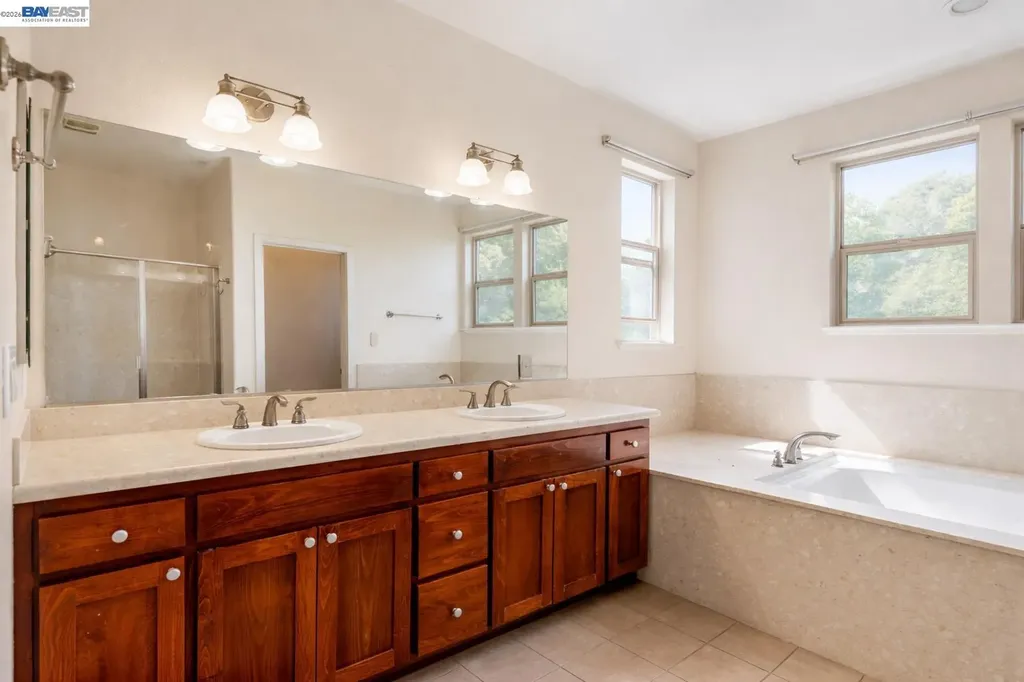 6401 Blue Rock Court Oakland CA 94605