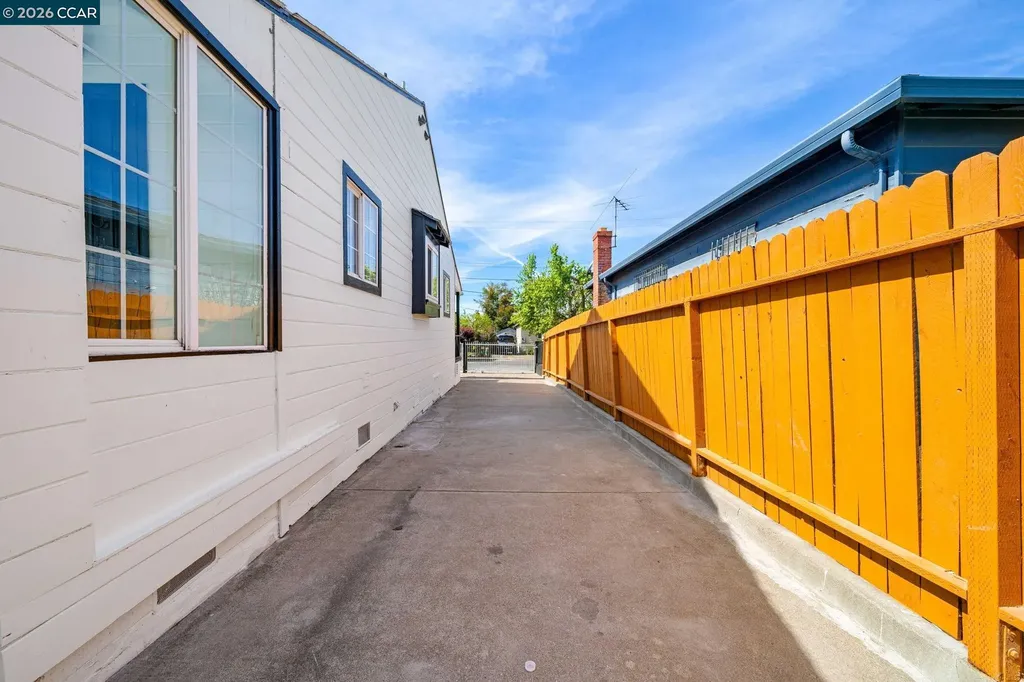 9814 Springfield Street Oakland CA 94603