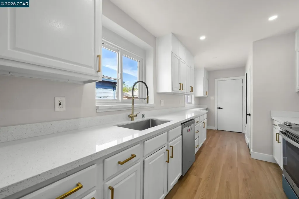 9814 Springfield Street Oakland CA 94603