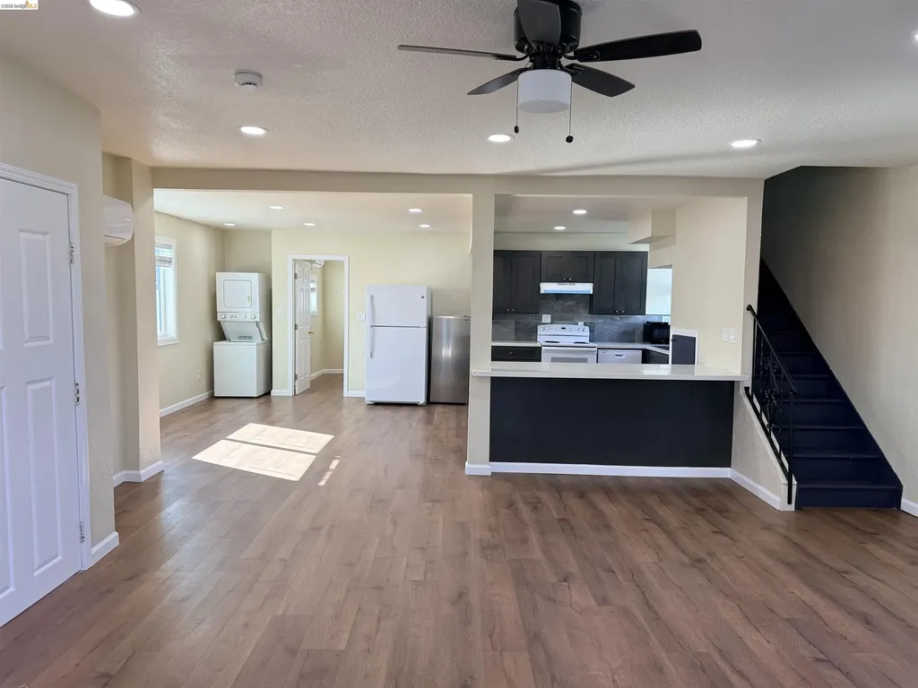 321 Benicia Road Vallejo CA 94590