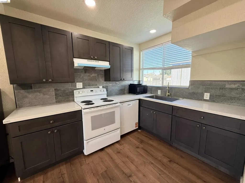 321 Benicia Road Vallejo CA 94590