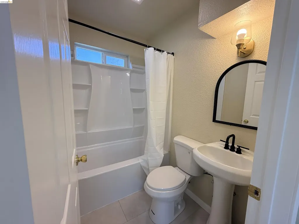 321 Benicia Road Vallejo CA 94590