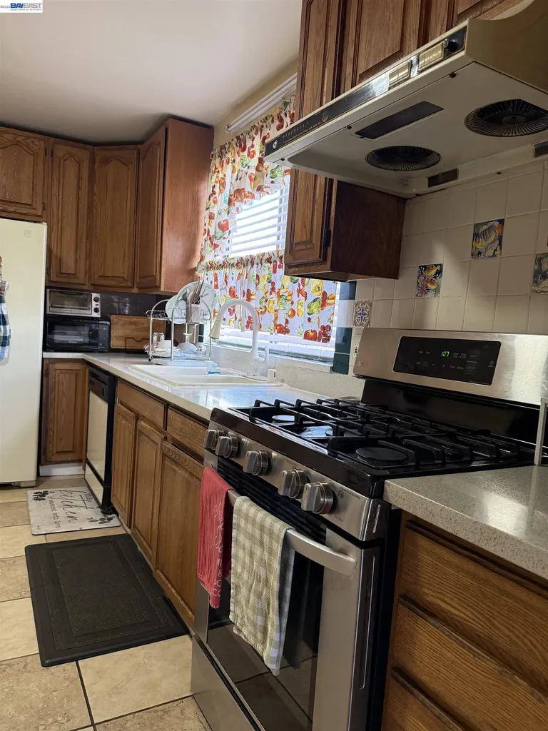 663 25th Street Oakland CA 94612