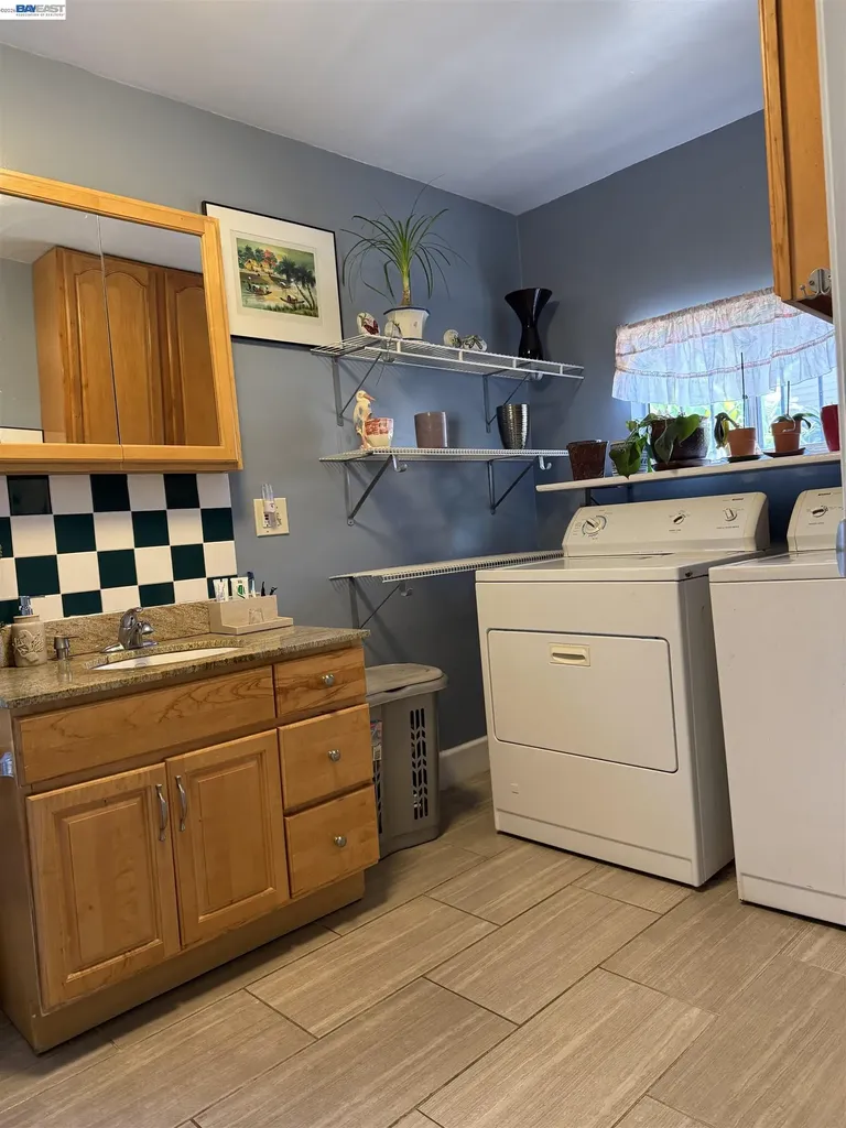 663 25th Street Oakland CA 94612