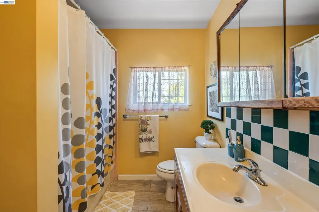 663 25th Street Oakland CA 94612