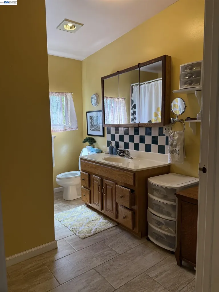 663 25th Street Oakland CA 94612