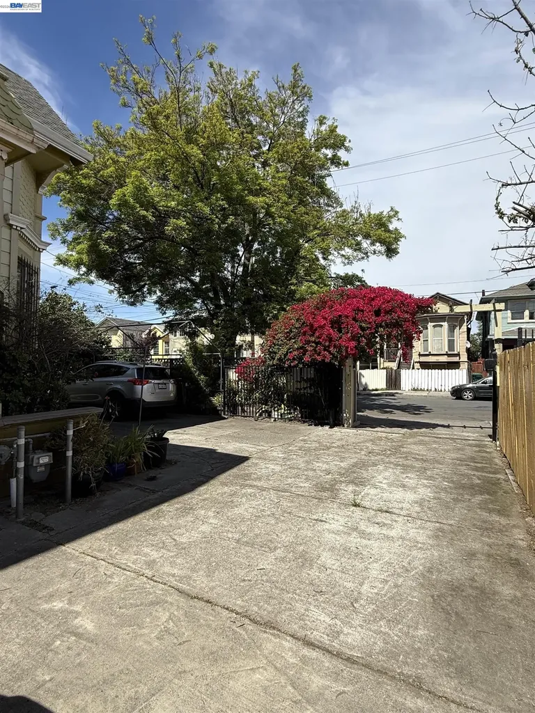 663 25th Street Oakland CA 94612
