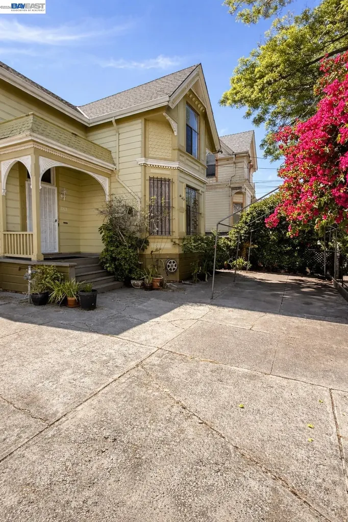 663 25th Street Oakland CA 94612