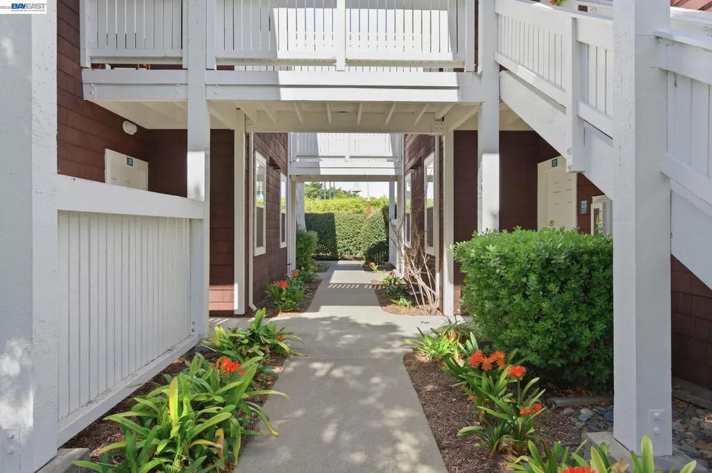 22 Marina Lakes Drive Richmond CA 94804