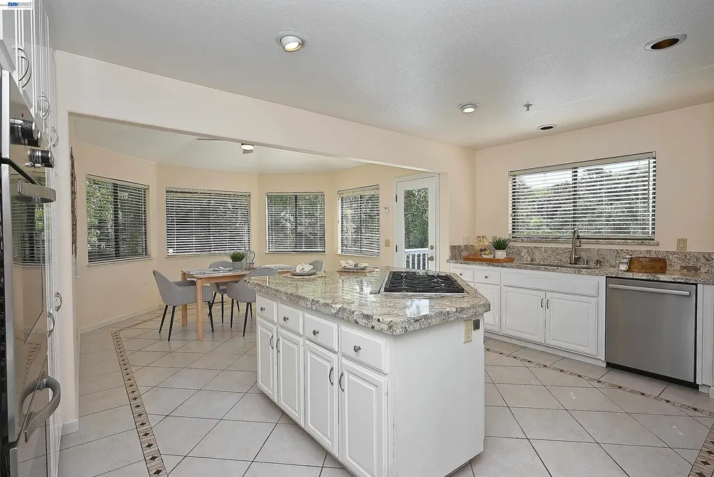 16 Mcnamara Lane Martinez CA 94553