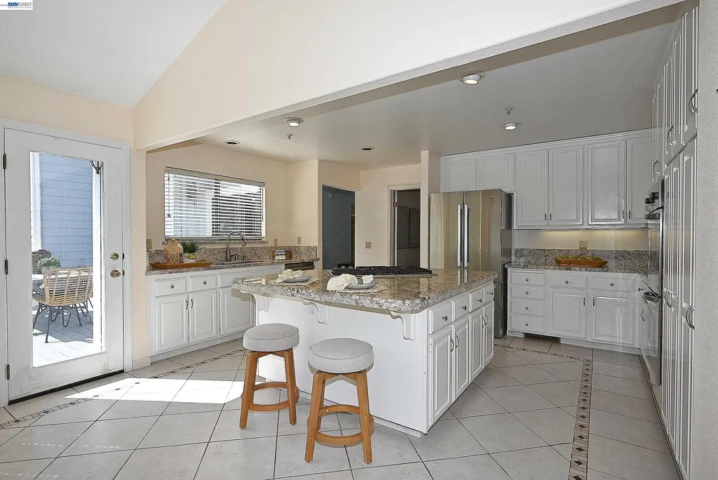 16 Mcnamara Lane Martinez CA 94553