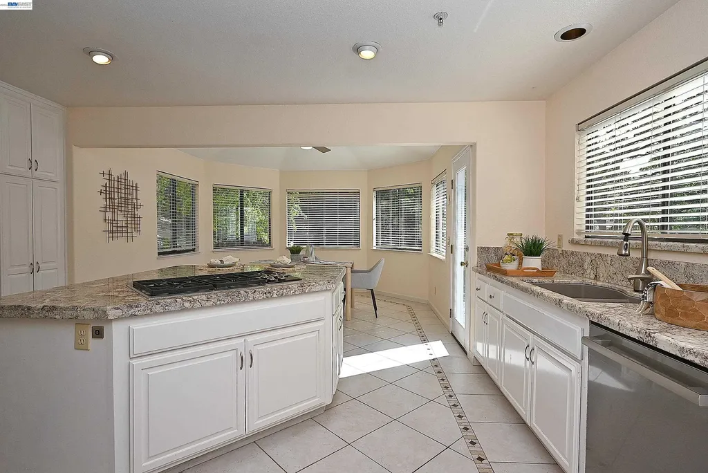 16 Mcnamara Lane Martinez CA 94553