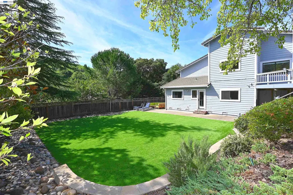 16 Mcnamara Lane Martinez CA 94553