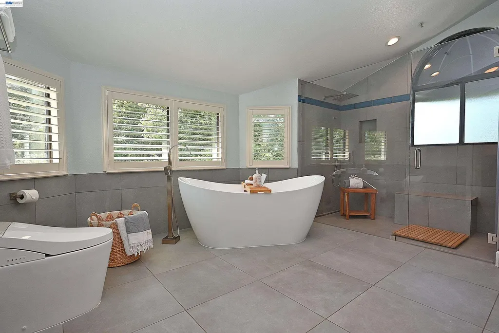 16 Mcnamara Lane Martinez CA 94553