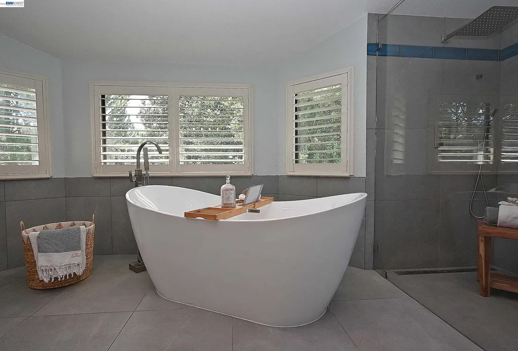 16 Mcnamara Lane Martinez CA 94553