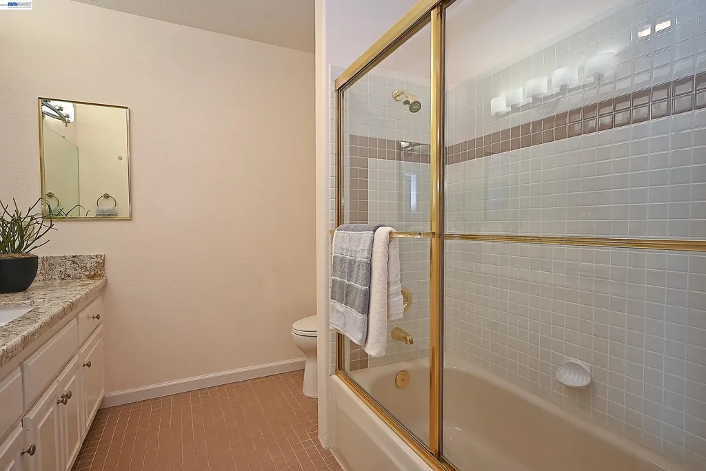 16 Mcnamara Lane Martinez CA 94553