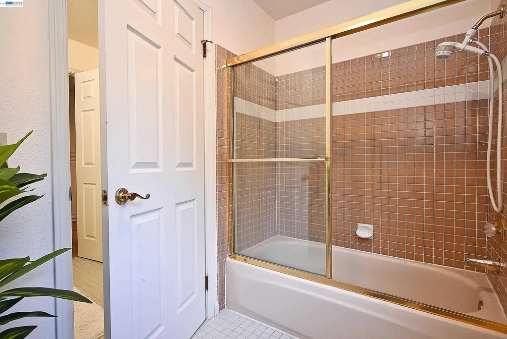 16 Mcnamara Lane Martinez CA 94553