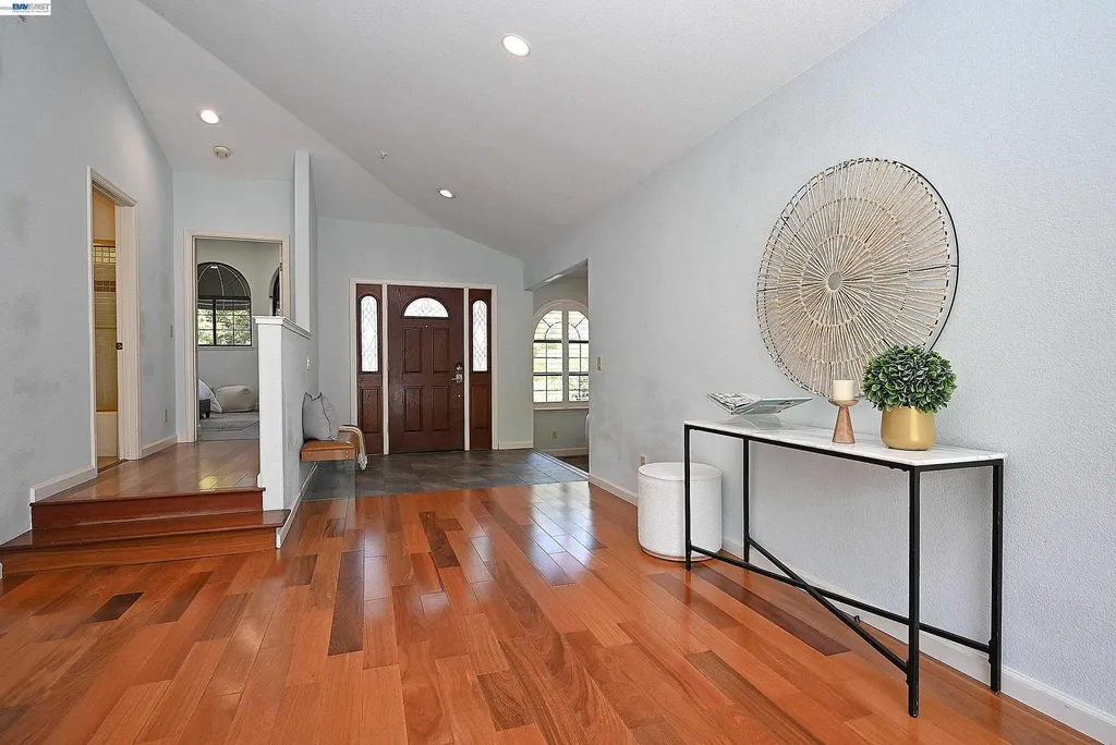 16 Mcnamara Lane Martinez CA 94553