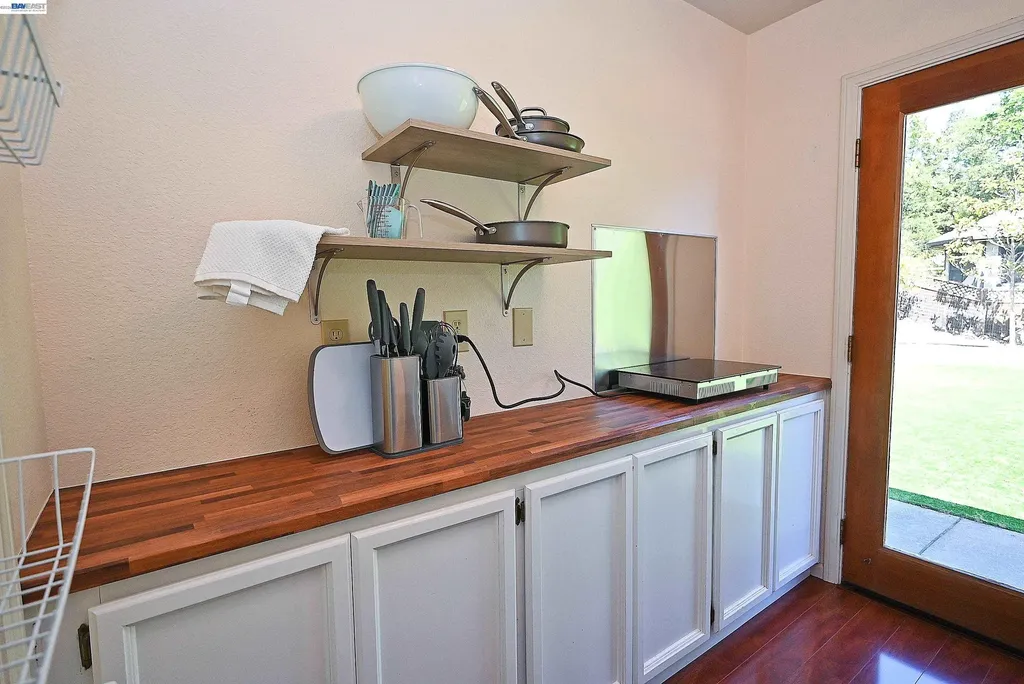 16 Mcnamara Lane Martinez CA 94553