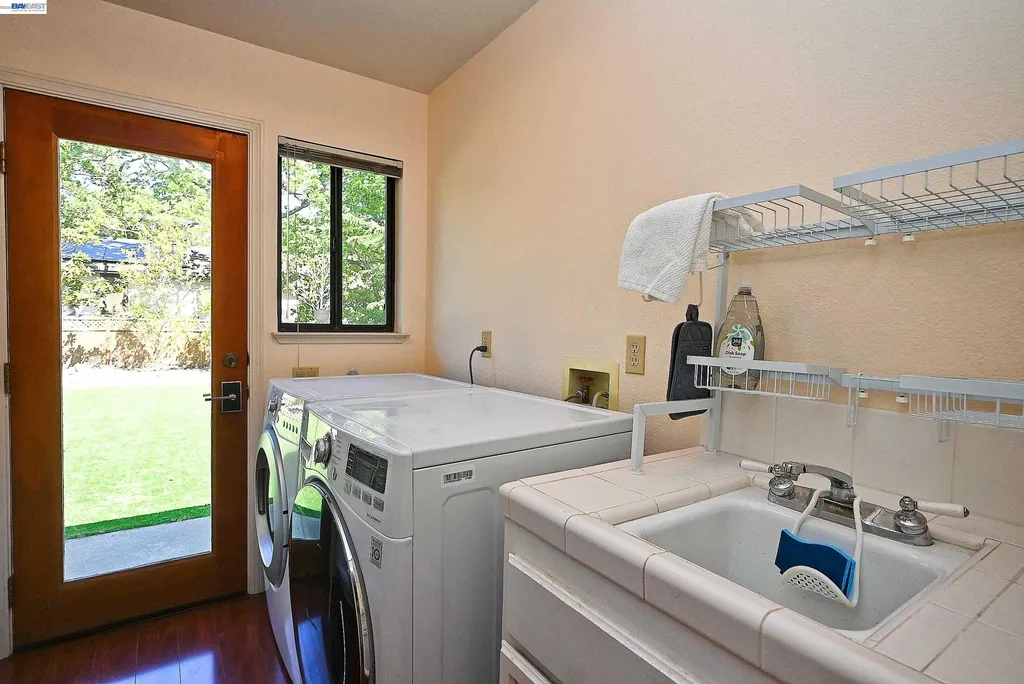 16 Mcnamara Lane Martinez CA 94553