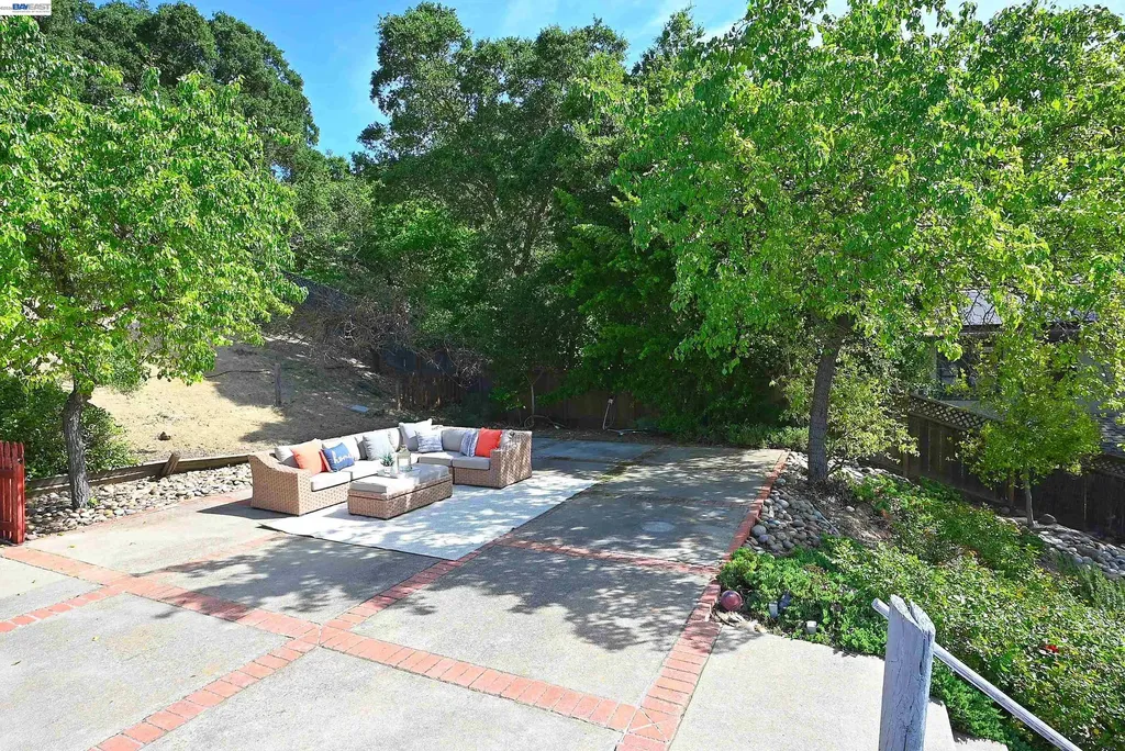 16 Mcnamara Lane Martinez CA 94553