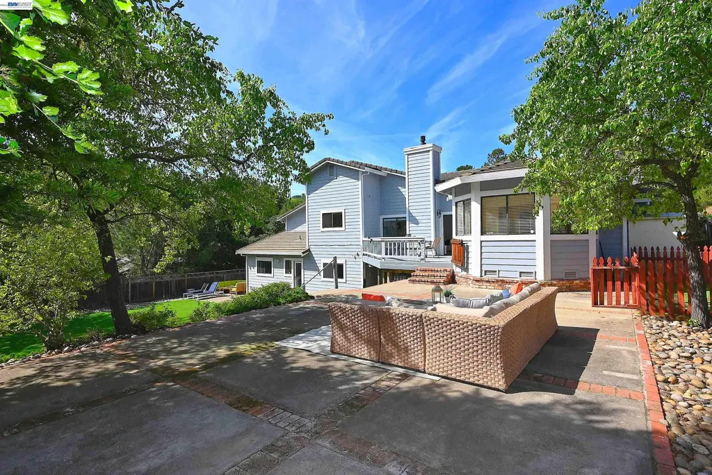 16 Mcnamara Lane Martinez CA 94553